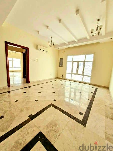 5+1 villa for rent in Shatti Al Qurum 3