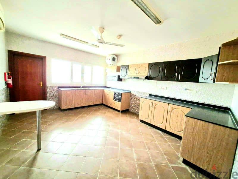 5+1 villa for rent in Shatti Al Qurum 6