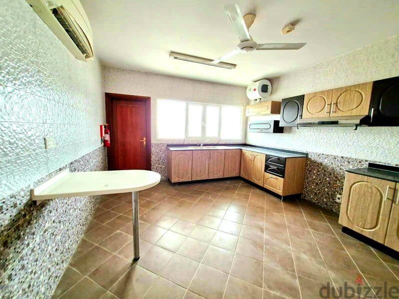 5+1 villa for rent in Shatti Al Qurum 7