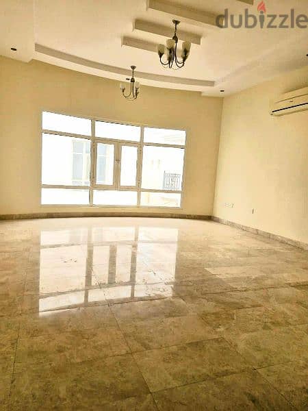 5+1 villa for rent in Shatti Al Qurum 9