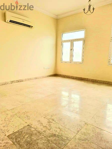 5+1 villa for rent in Shatti Al Qurum 10