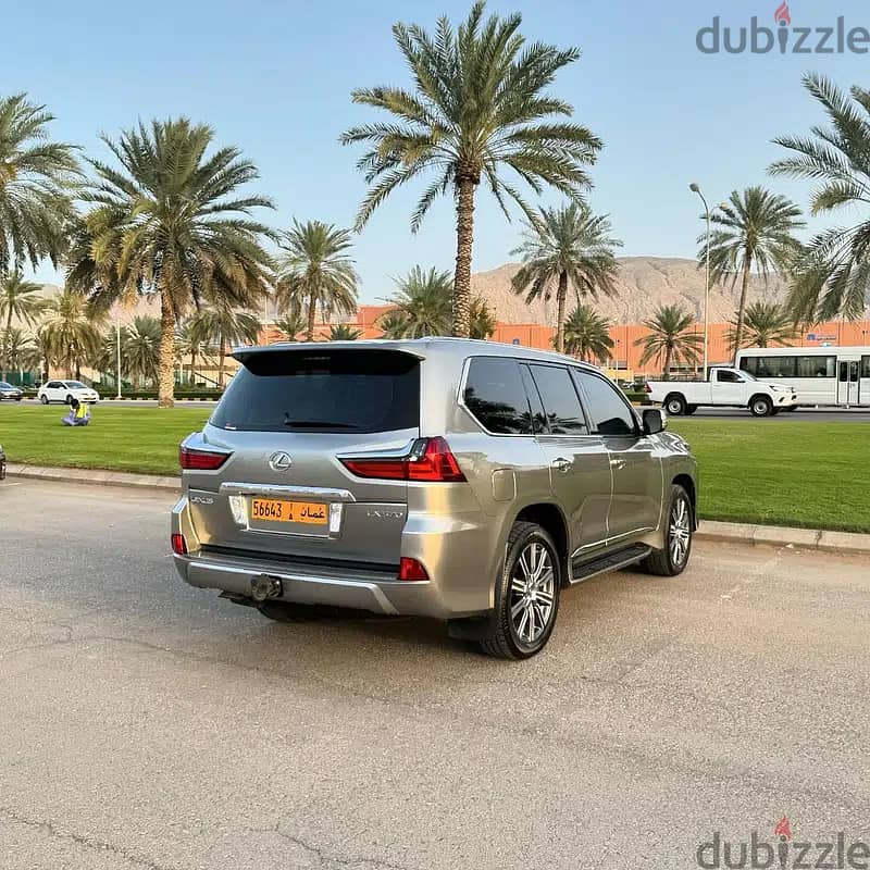 Lexus 570, Bahwan agency, from the first owner, 2016 3