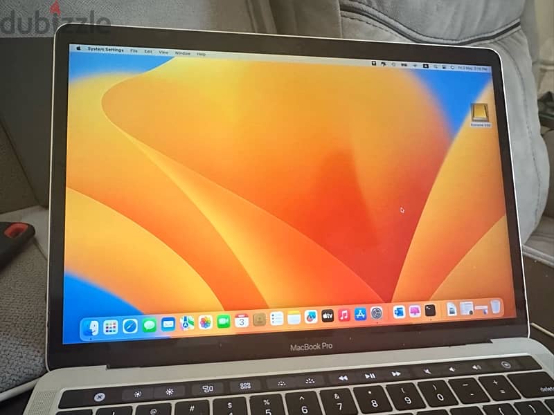 Macbook pro 2017 16 GB ram 512 SSD with touch bar 1