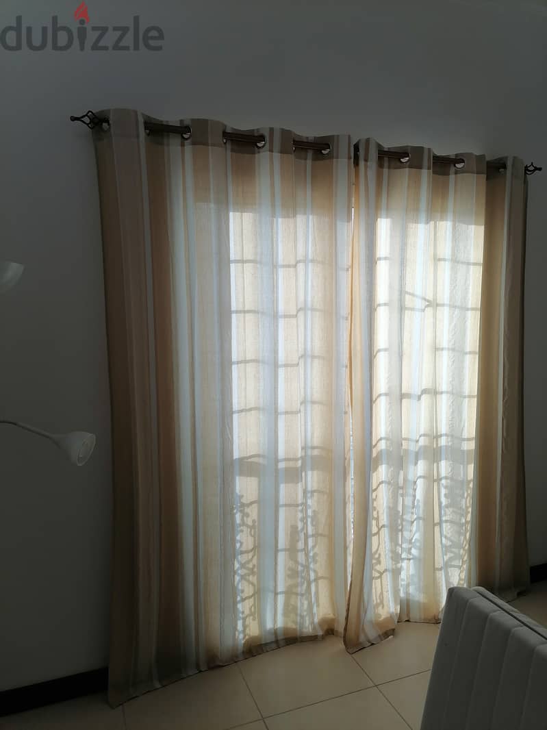coach, cabinet, lamp, curtains, carpets) 10