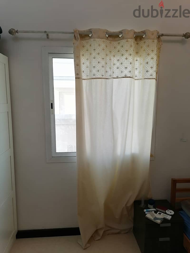 coach, cabinet, lamp, curtains, carpets) 12