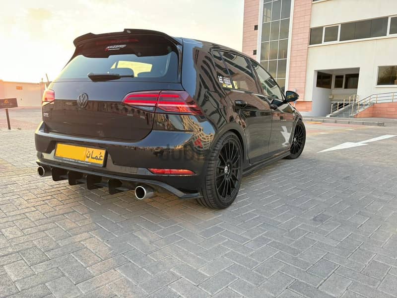 Golf GTI MK7.5 2018 - Oman VW Dealership - Low Mileage 3
