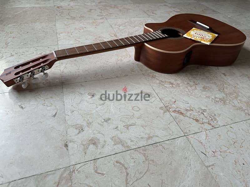 Alhambra Acoustic Classic Guitar - Excellent Condition 5