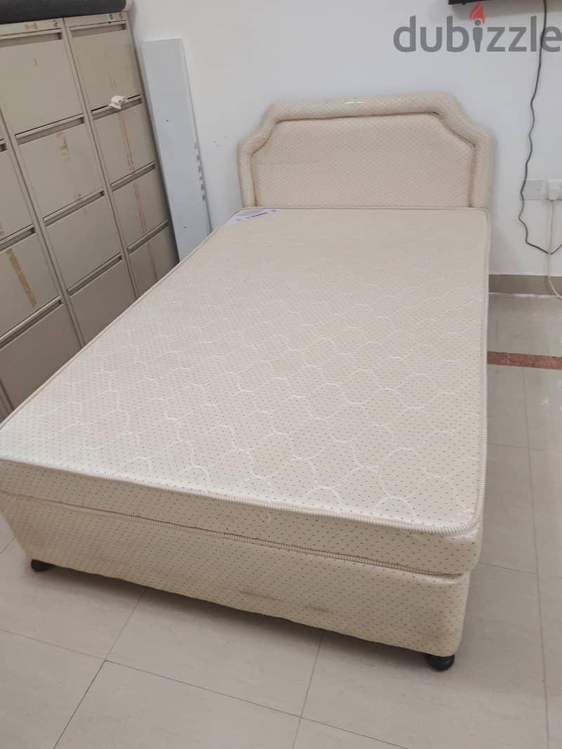 DIWAN BED 120 X 190 WITH MATTRESS EXCELLENT CONDITION OMR 30 1