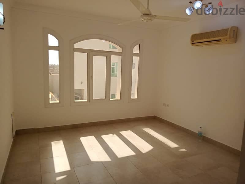 Villa for rent in the Azaiba area compound, 5 bedrooms 7