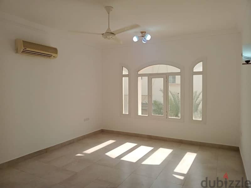Villa for rent in the Azaiba area compound, 5 bedrooms 8