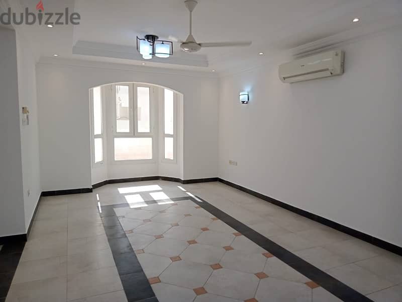 Villa for rent in the Azaiba area compound, 5 bedrooms 9