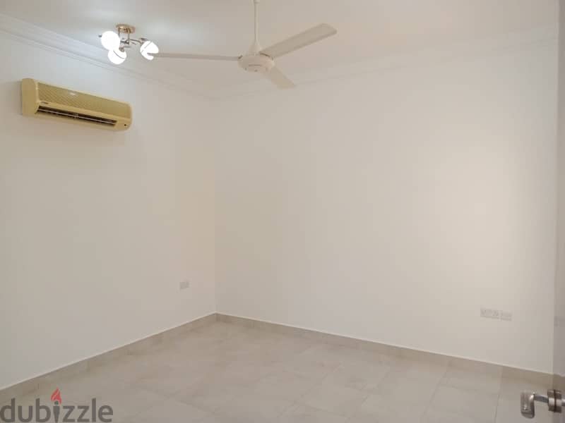 Villa for rent in the Azaiba area compound, 5 bedrooms 12