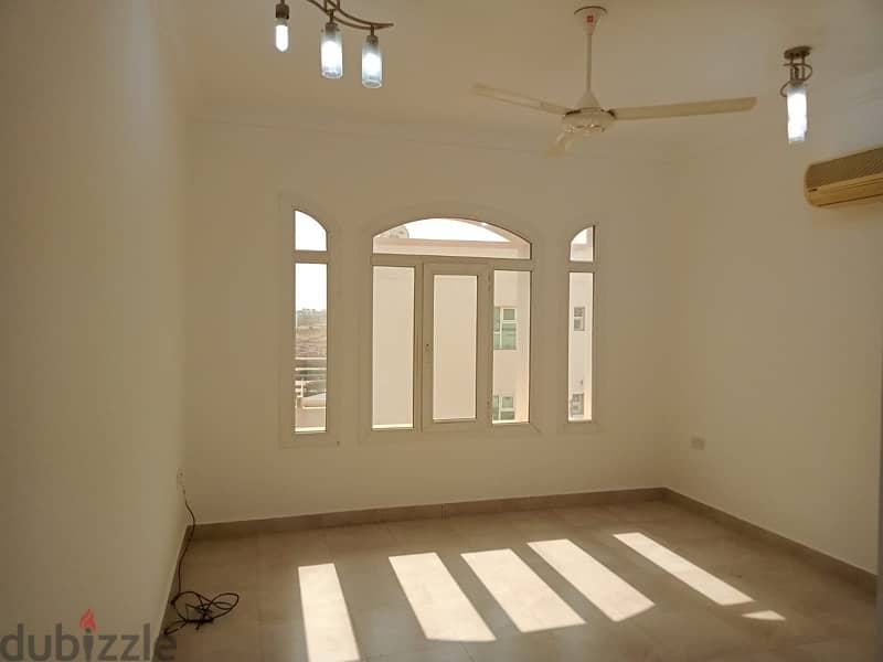 Villa for rent in the Azaiba area compound, 5 bedrooms 13
