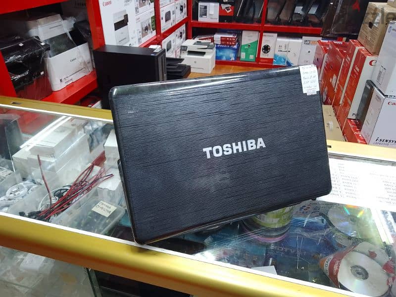 Toshiba core i5. ram 8gb. SSD 256gb. bag + charger+ mouse 2