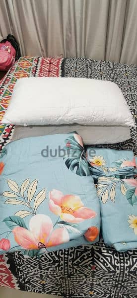 Comforter set in good condition 1