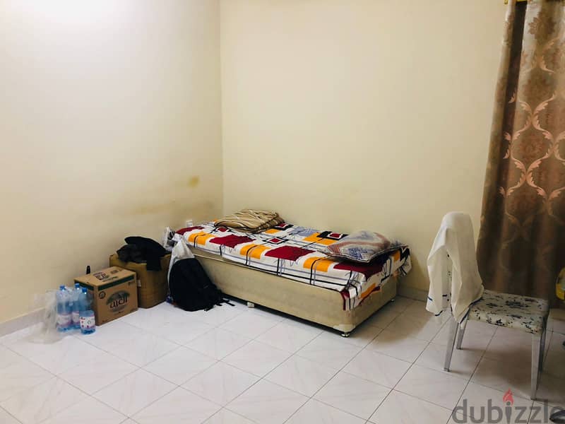 Single Room Available For Rent. Spacious Room , Al Khuwair. 4