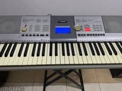 Yamaha psr-295 keyboard with stand and adapter