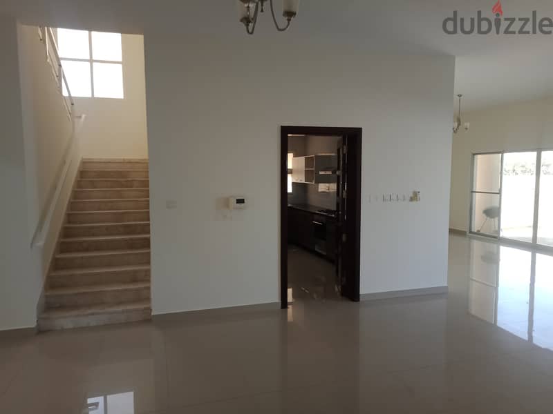 Twin Villa In Albarakat توين فيلا بشـــارع البركــات 10