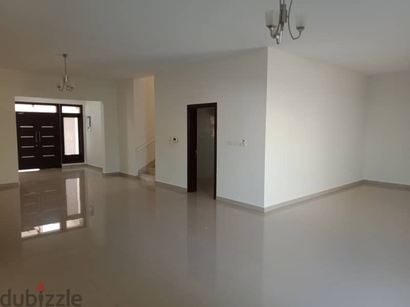 Twin Villa In Albarakat توين فيلا بشـــارع البركــات 11