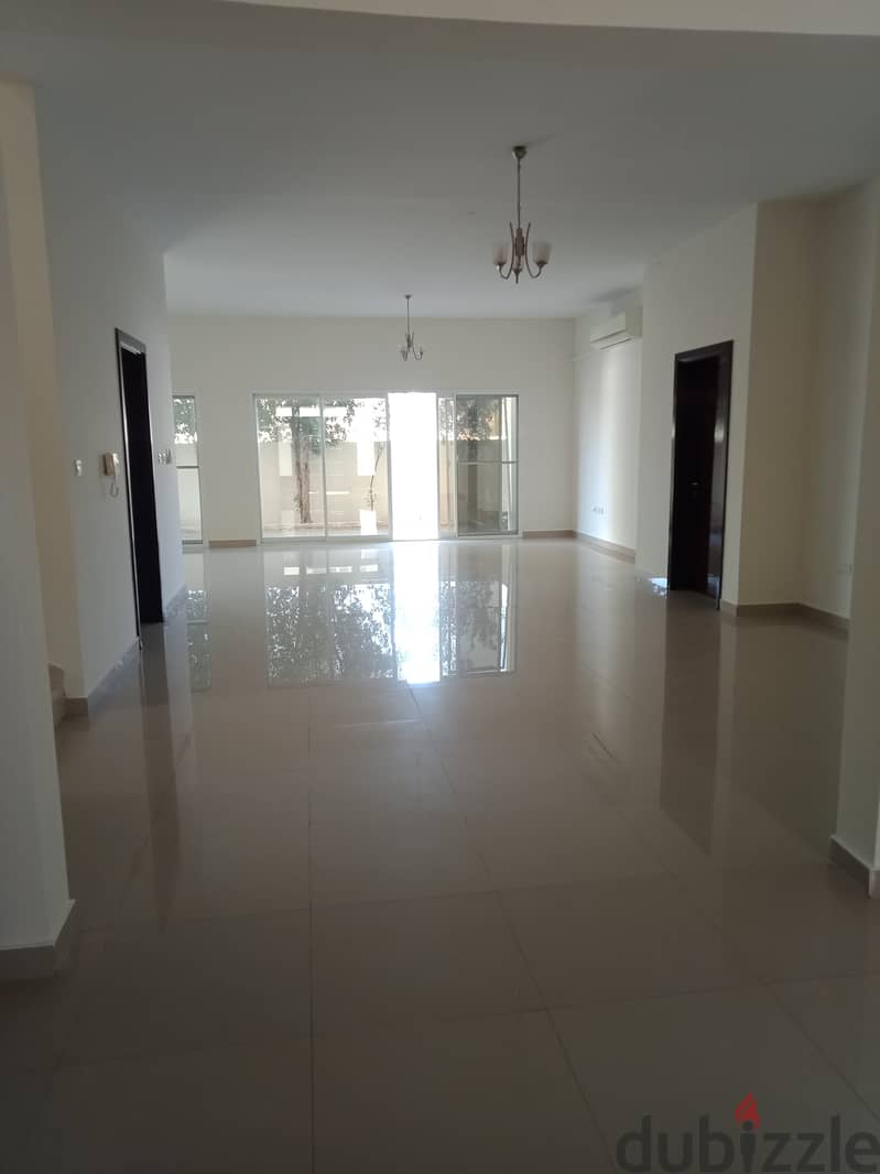 Twin Villa In Albarakat توين فيلا بشـــارع البركــات 15