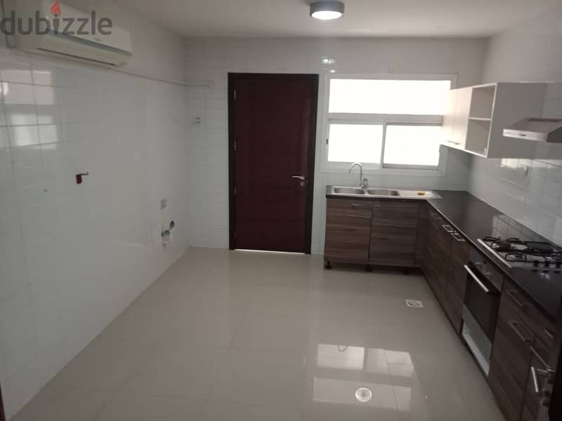 Twin Villa In Albarakat توين فيلا بشـــارع البركــات 17