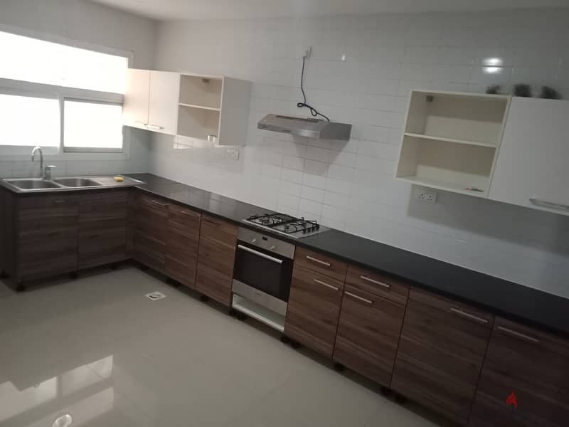 Twin Villa In Albarakat توين فيلا بشـــارع البركــات 18