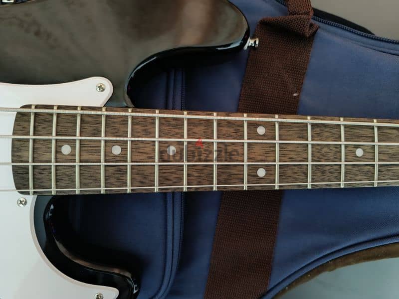 Electric Bass guitar Squire Precision Mini جيتار كهربائي باس 3