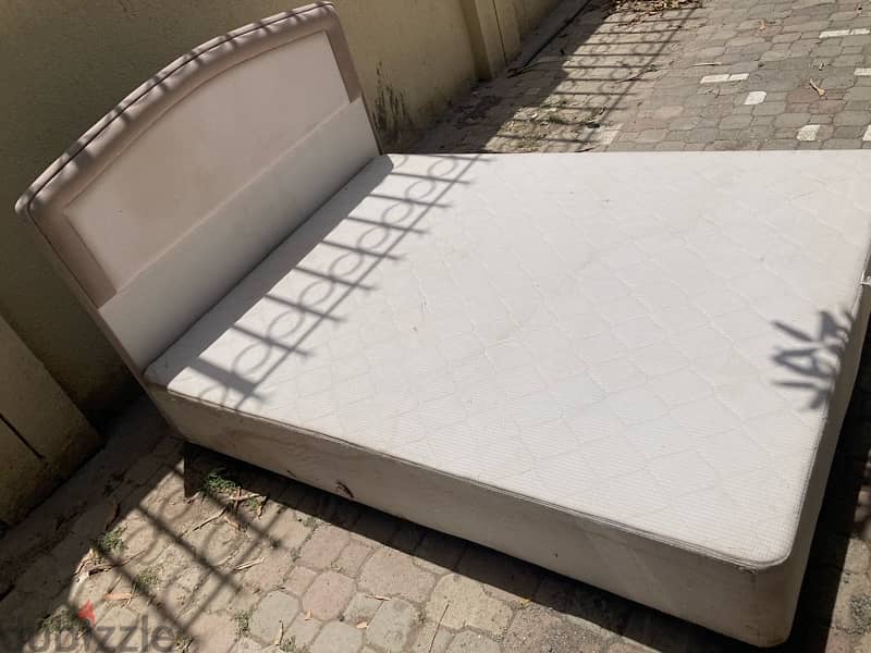 bed frame for sale 12 rial mawalleh  150*200with delivery in Seeb 1