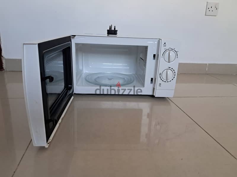 Ikon Microvave oven for Sale very less used 1