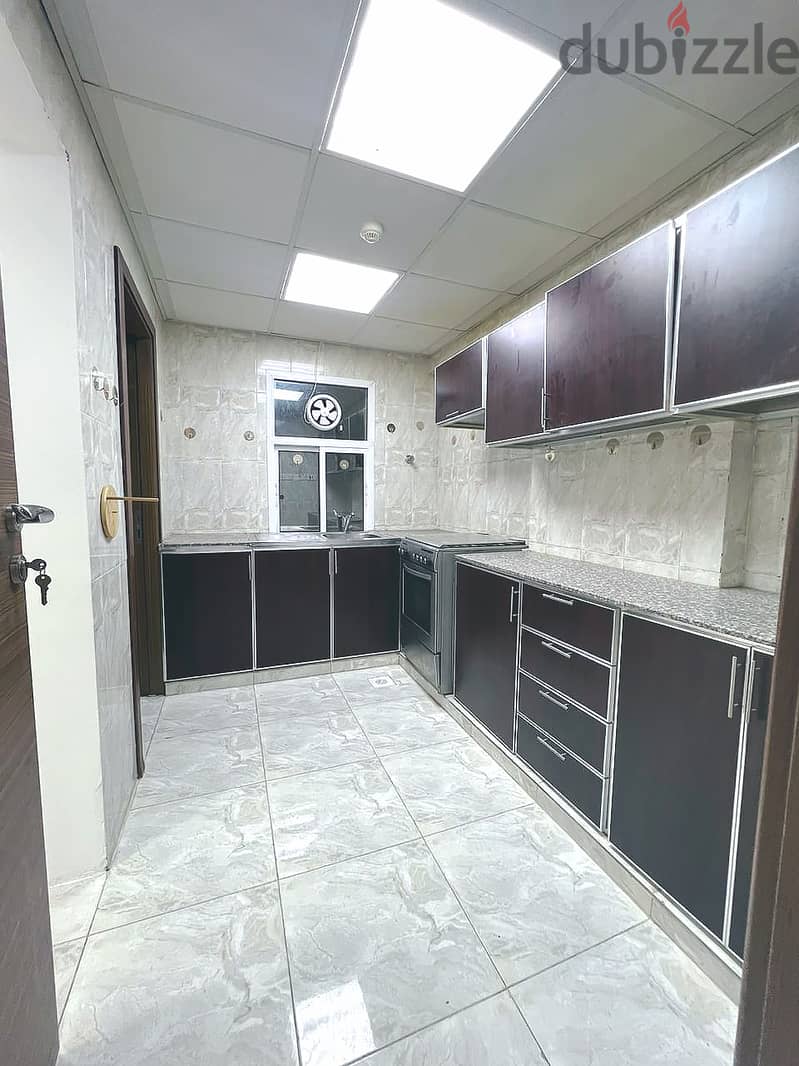 Spacious 2+1 BHK Apartment with Maid's Room for Rent in Qurum PPA302 4