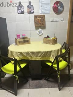 folding table with 3 chairs in mint condition
