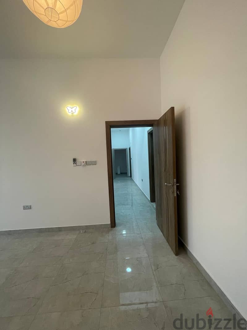 شقق جديدة للإيجار في الموالح New apartments for rent in Al Mawaleh 2