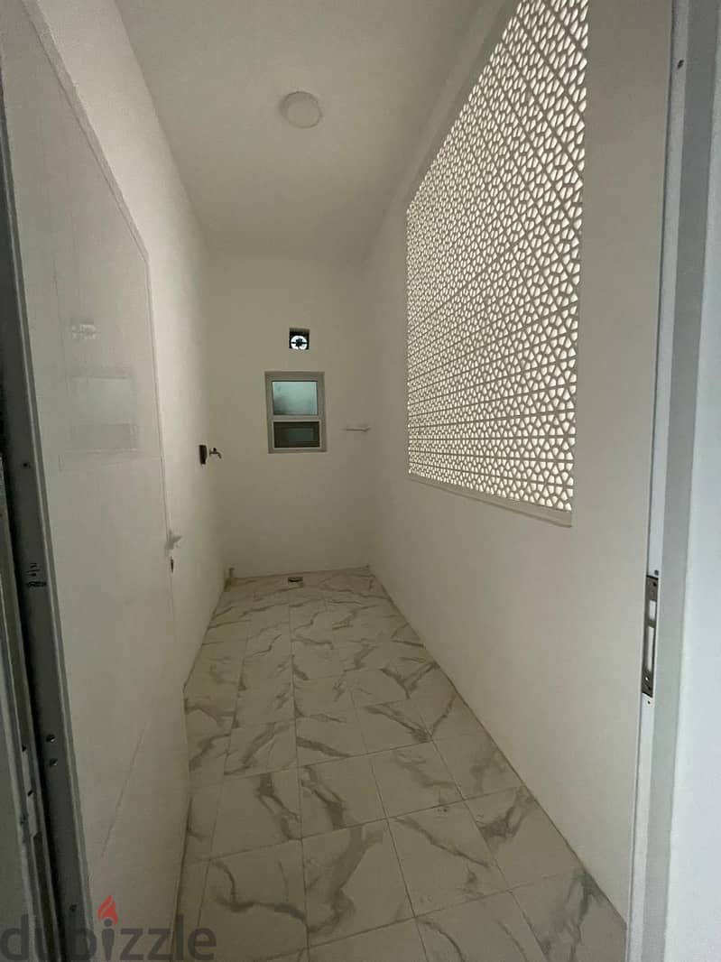 شقق جديدة للإيجار في الموالح New apartments for rent in Al Mawaleh 6