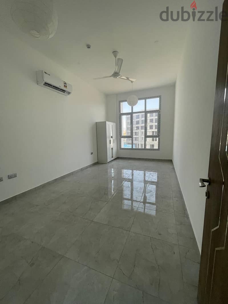 شقق جديدة للإيجار في الموالح New apartments for rent in Al Mawaleh 8
