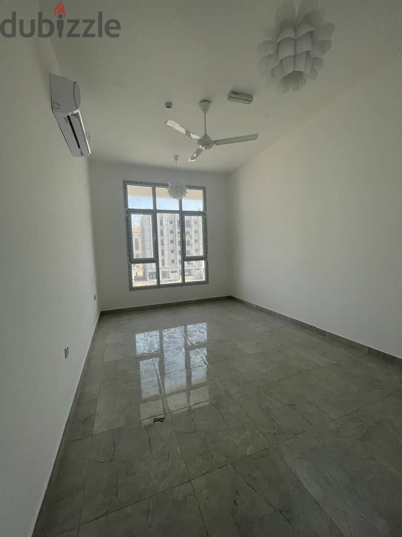 شقق جديدة للإيجار في الموالح New apartments for rent in Al Mawaleh 9