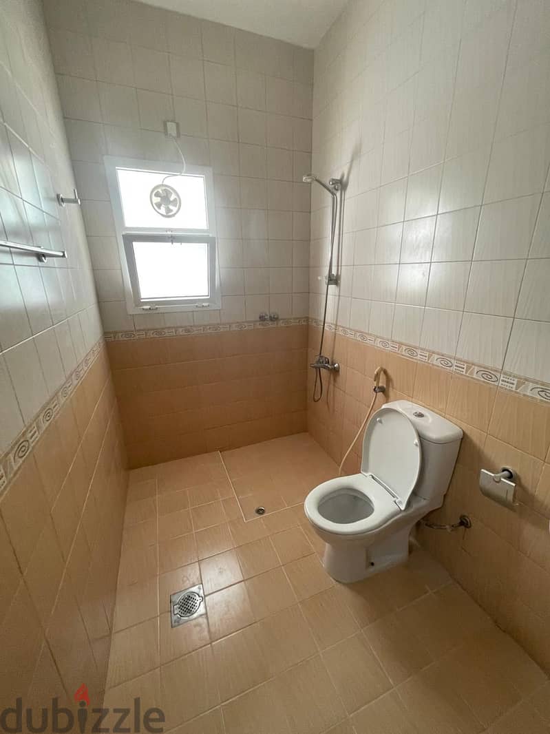 غرفه بحمام خاص فقط بدون مطبخ العذيبة قريب من سلطان سنتر و باسكن روبنز 8