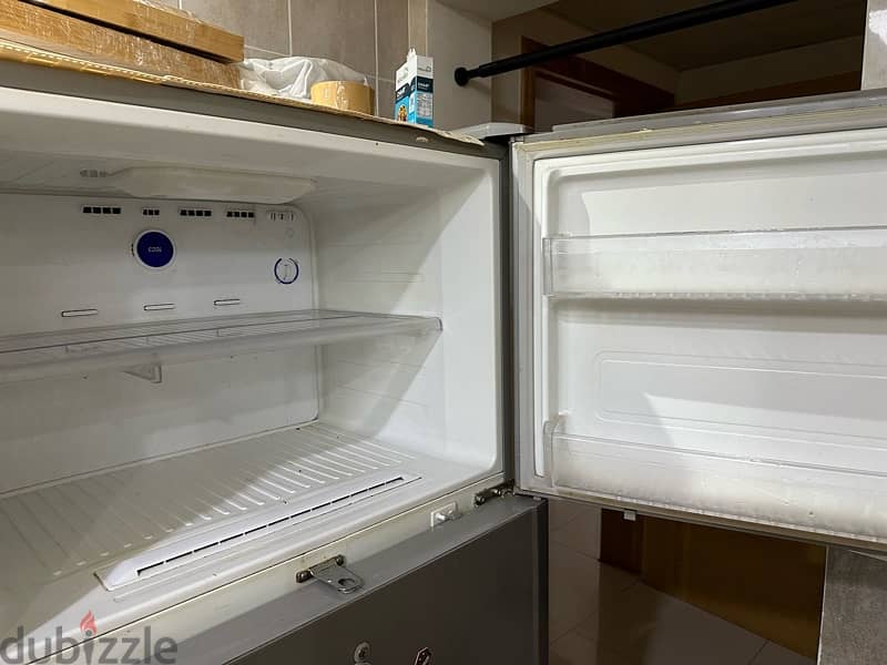Samsung Refrigerator in good condition 6