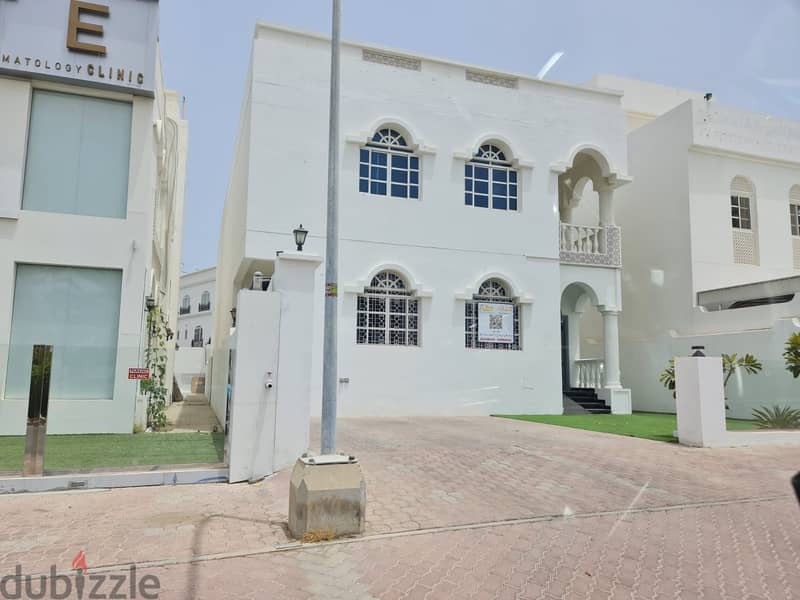 6AK4-Luxury Commercial villa located in Qurom 6
