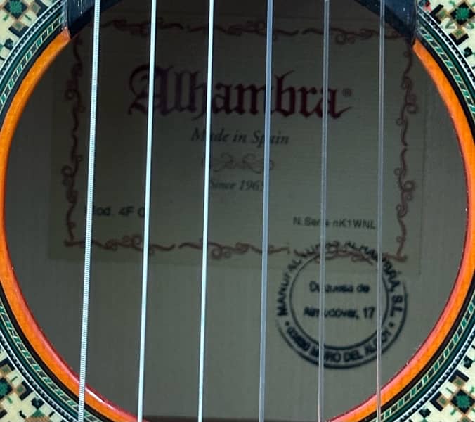 Guitar Alhambra 4f-جيتار الهامبرا نظيف 4
