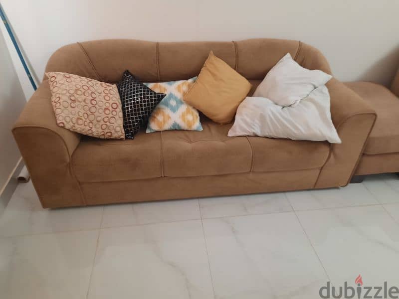 7 seater sofa set in excellent condition 1