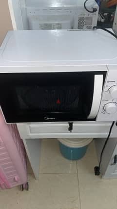 newly used microwave 0