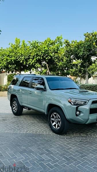 4runner 2023 TRD OFF-ROAD IS very clean and the car has been serviced 5