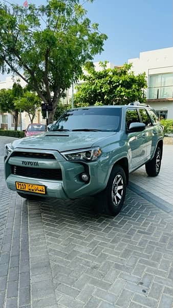 4runner 2023 TRD OFF-ROAD IS very clean and the car has been serviced 7