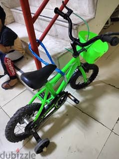 kid cycle for sale very good condition with chain lock & Air pump