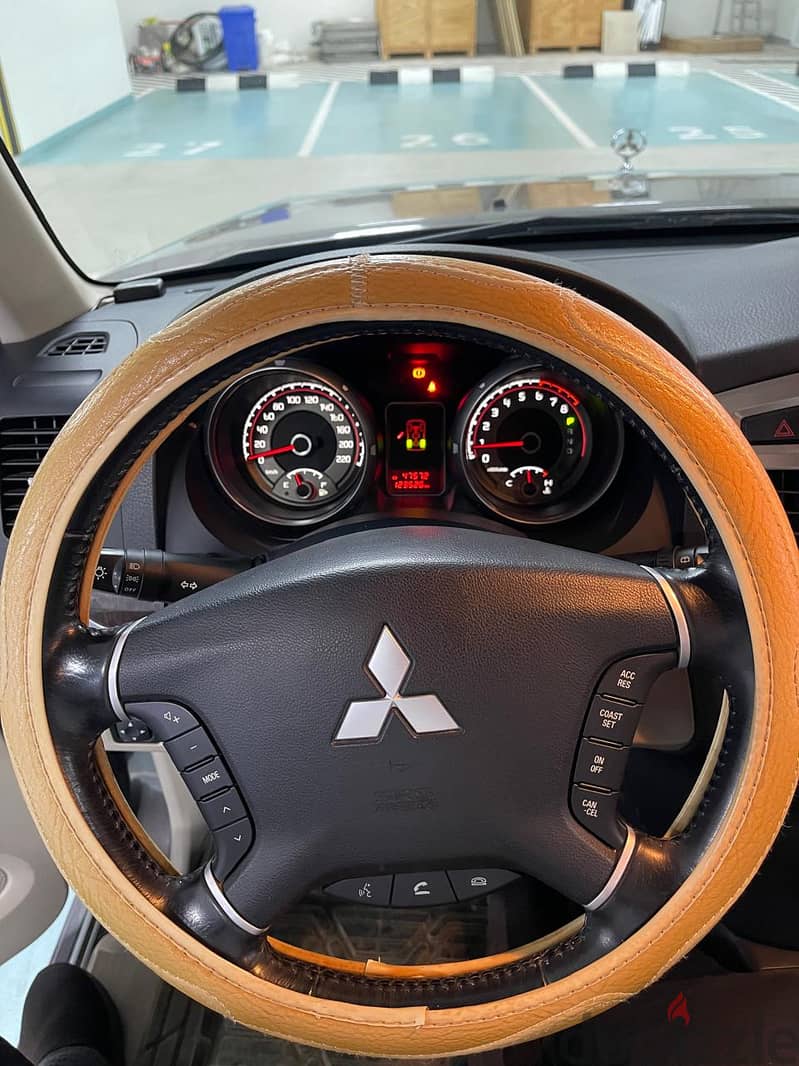 Mitsubishi Pajero 2015 V6 3.5L 4