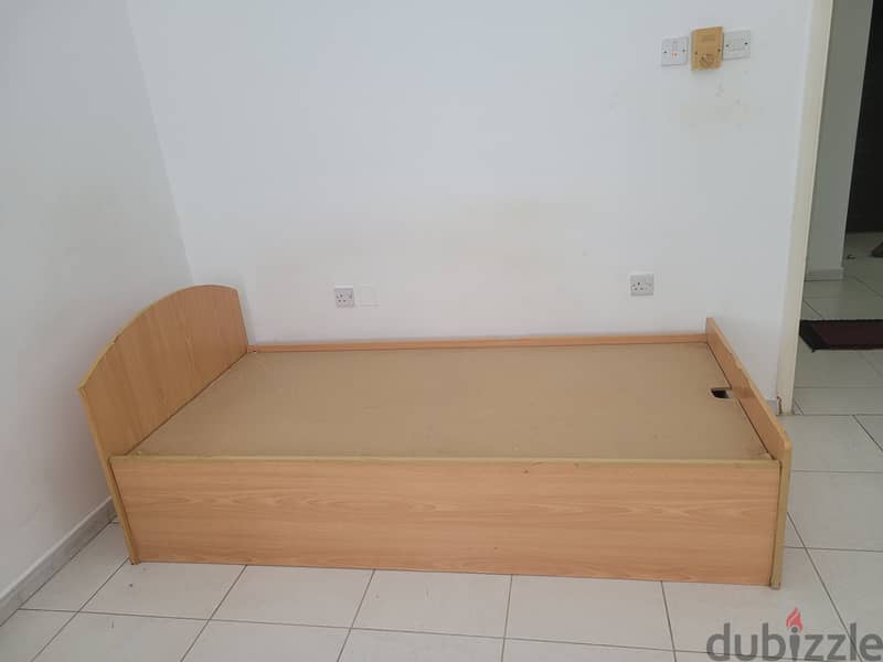 Single wooden bed 1