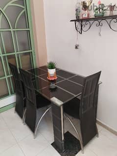 Dinning Table with 4 chairs 0