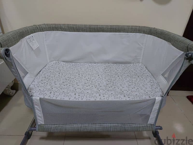 Baby Crib next to bed Juniors brand. . excellent condition 8