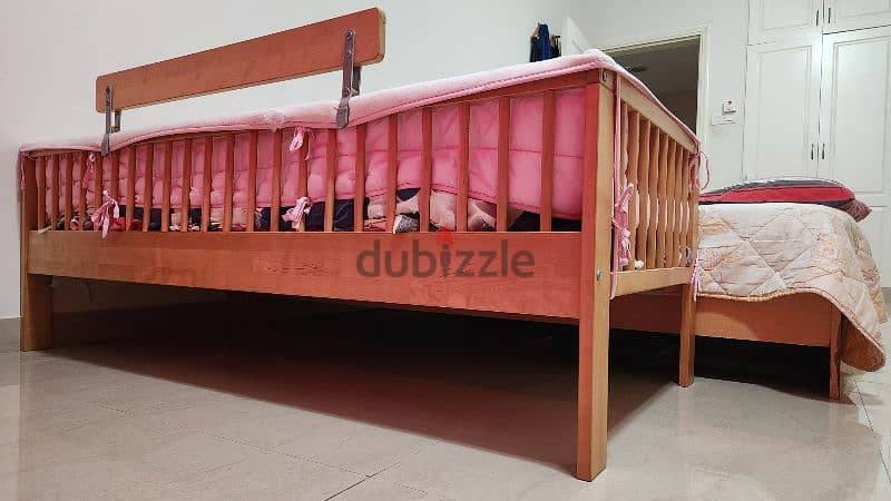 Cot for Baby and Toddlers with Mattress 1