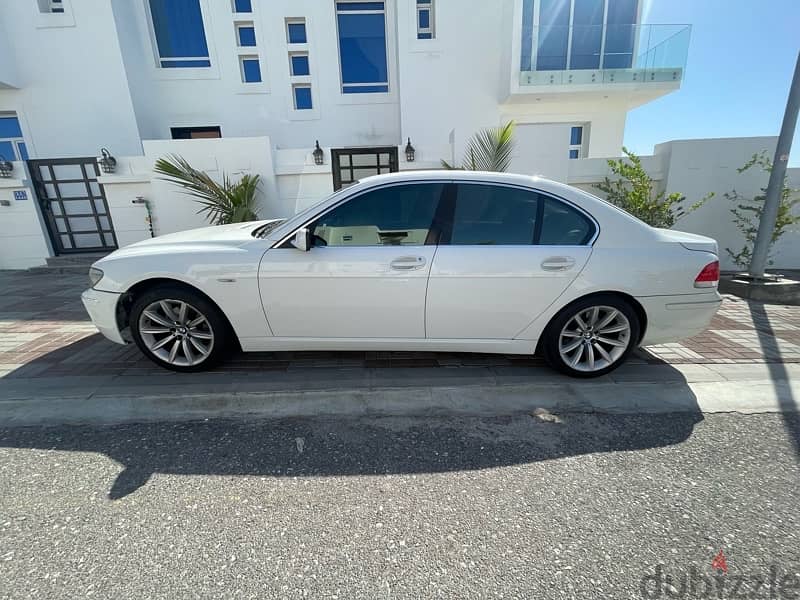Like New- BMW 730i 2007 model well maintained 8